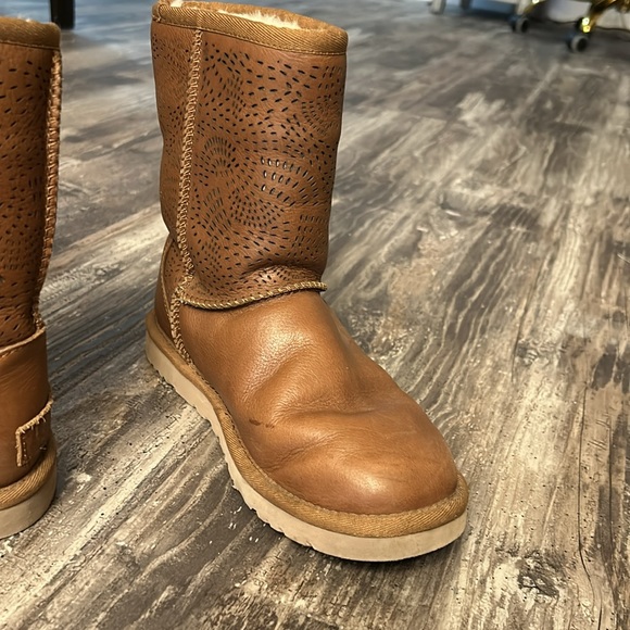 Uggs - Picture 3 of 6